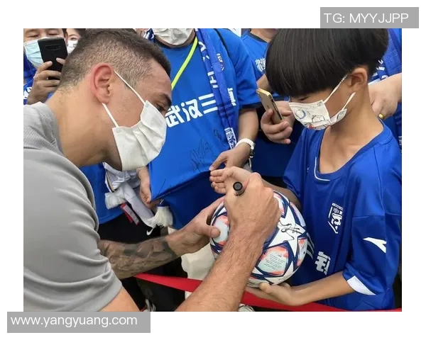 全网球迷热情发起为国家队加油活动 全民参与助力球队冲刺荣耀时刻