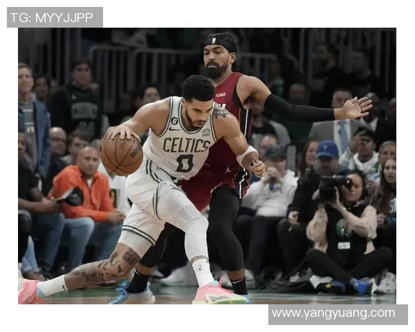 超级对决激燃全场塔图姆巅峰之战成为球迷热议最亮眼看点